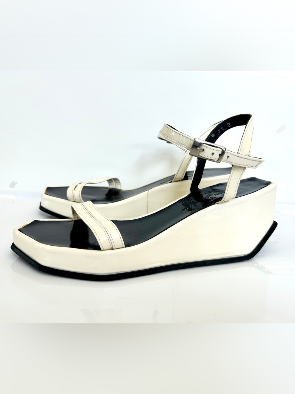 Robert Clergerie Black and White Platform Mod Geometric Sandals - Picture 3 of 9